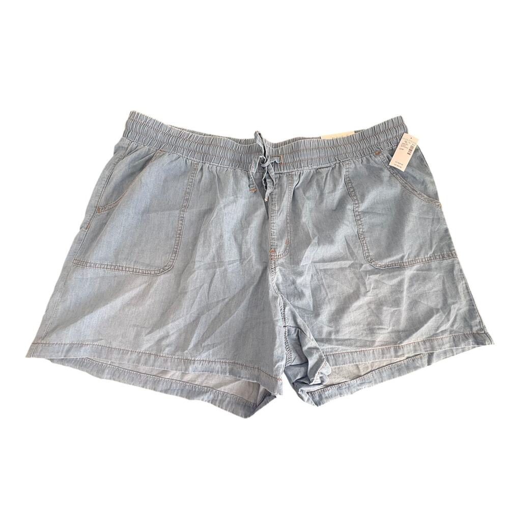 Ladies NWT Maurices light chambray/denim shorts 5" elastic waste 22W